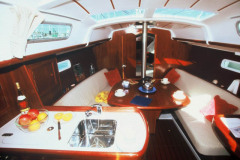 Oceanis323saloon_big