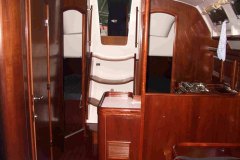 Beneteau-Oceanis-373-ladder