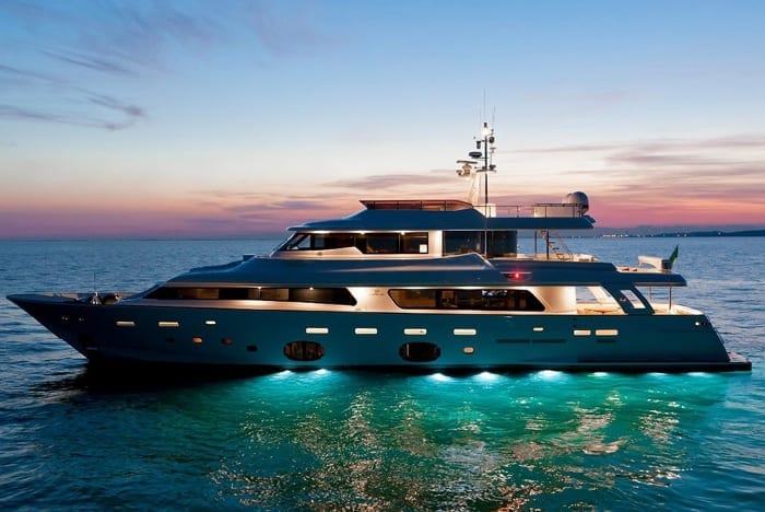 Ferretti navetta 33